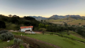 Casa com Conforto, Tranquilidade em Meio à Natureza